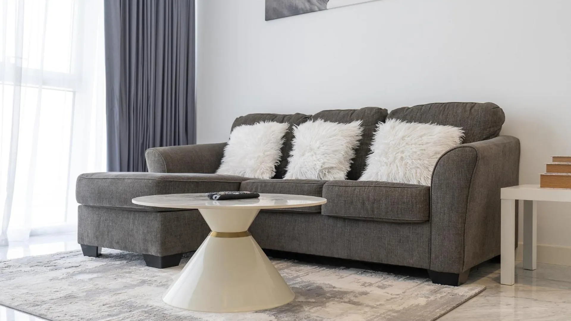 Chic 1Bedroom Apartment Perfect Blend Of Style And Comfort Dubai