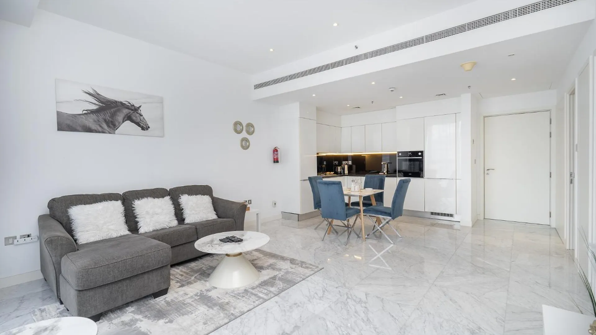Chic 1Bedroom Apartment Perfect Blend Of Style And Comfort Dubai