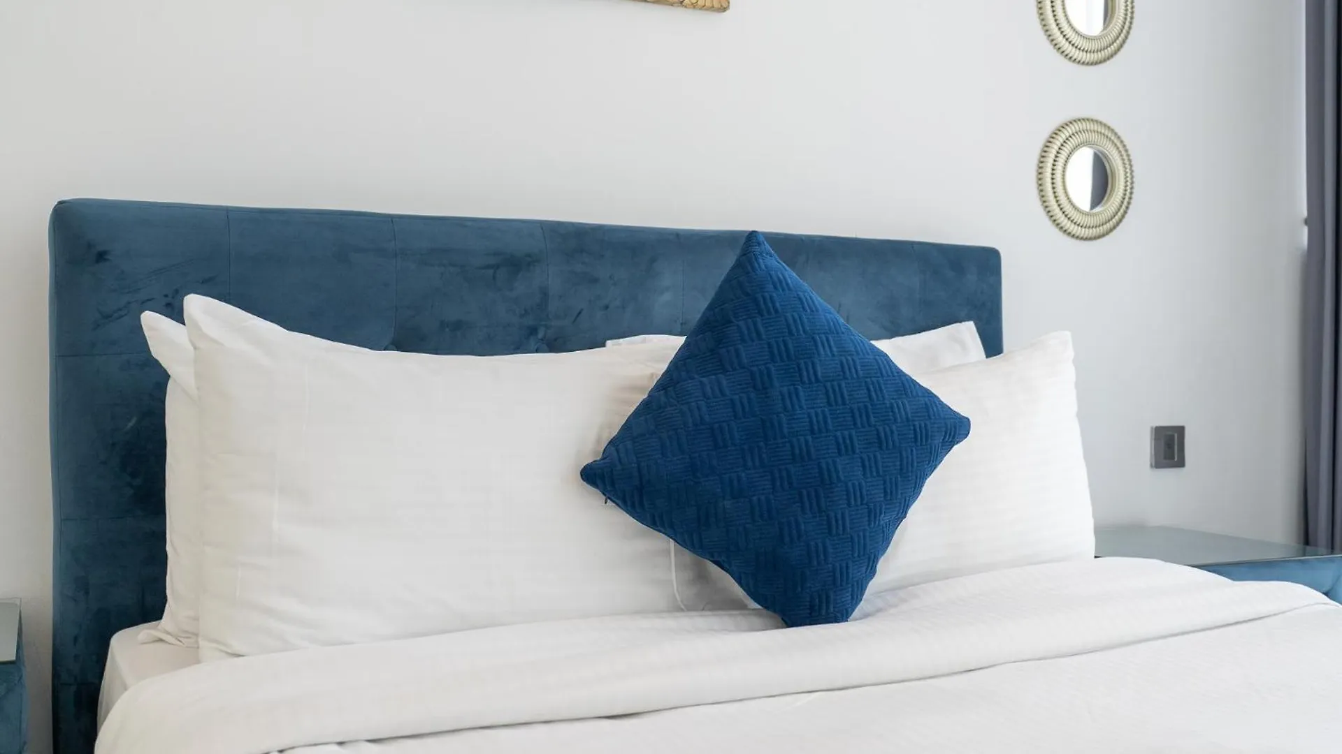 Chic 1Bedroom Apartment Perfect Blend Of Style And Comfort Dubai