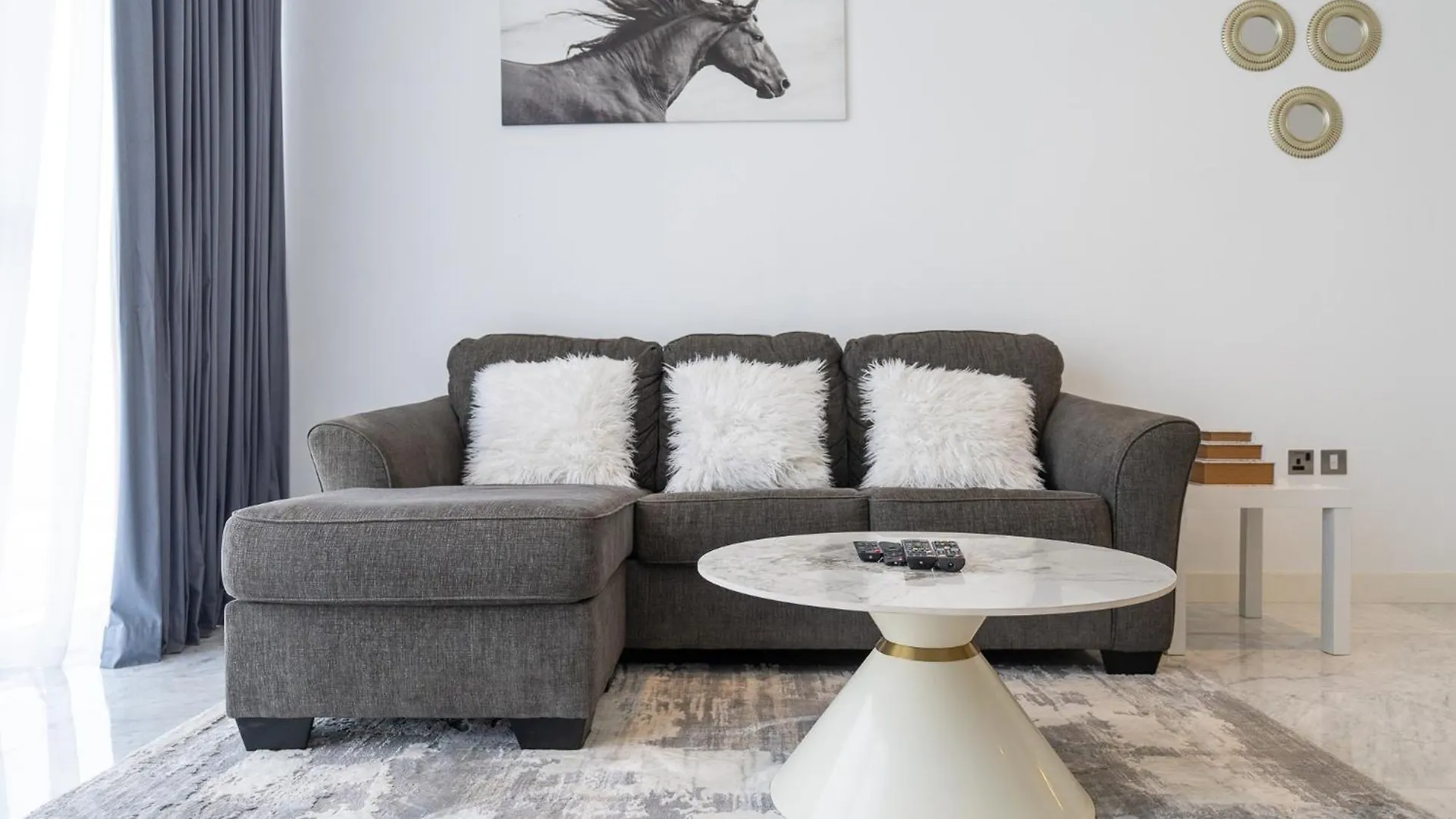 Chic 1Bedroom Apartment Perfect Blend Of Style And Comfort Dubai
